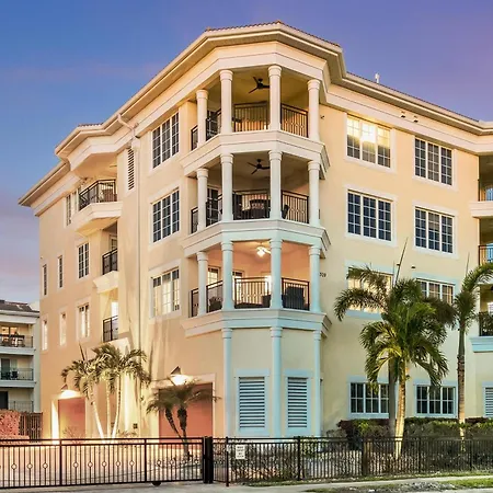 An Upscale Villa In The Heart Of Siesta Key On Beach Road